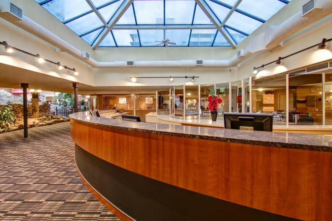 Edmonton Inn And Conference Centre Exterior foto